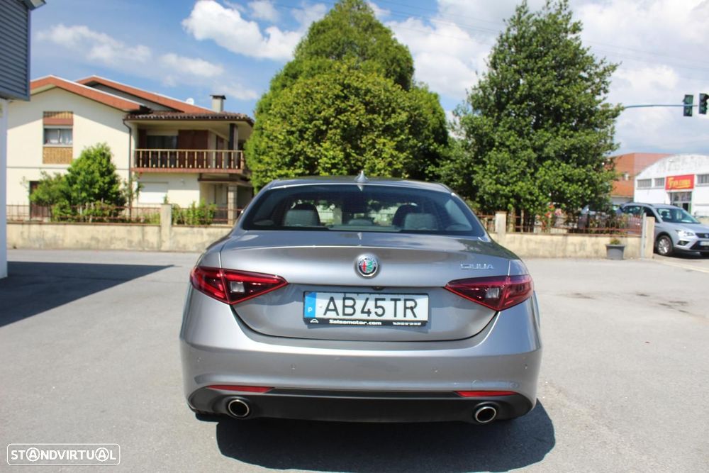 Alfa Romeo Giulia 2.2 D Super AT8 - 7