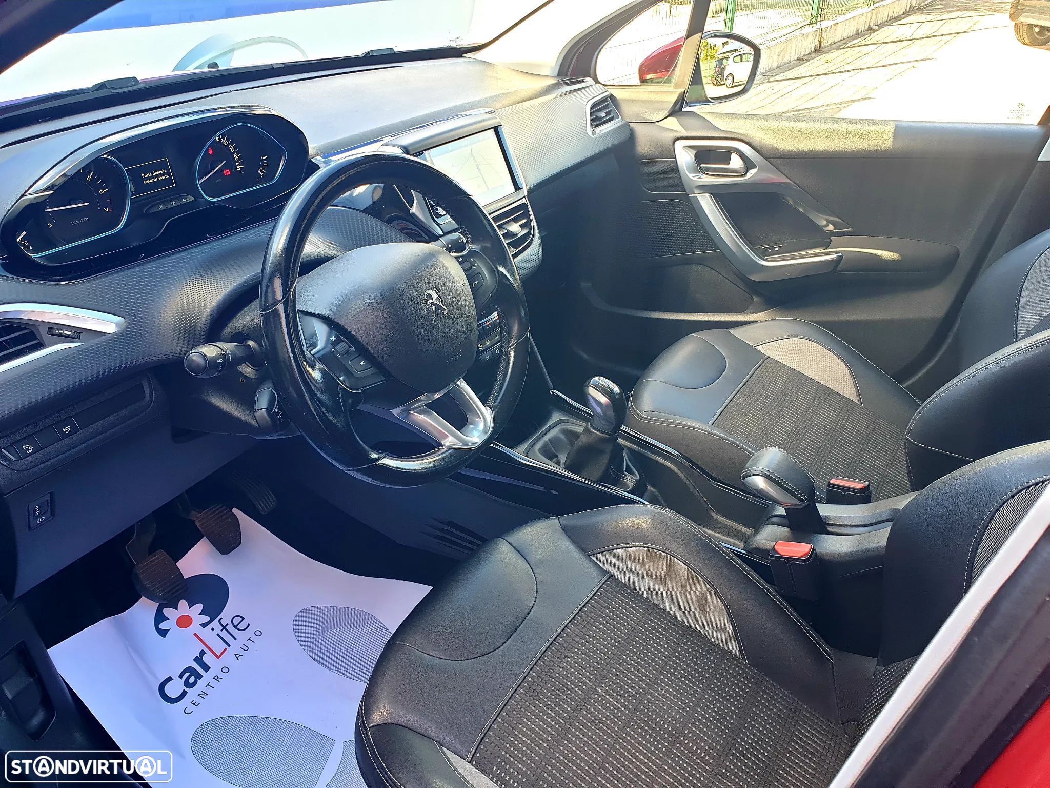 Peugeot 2008 1.2 PureTech Allure - 4