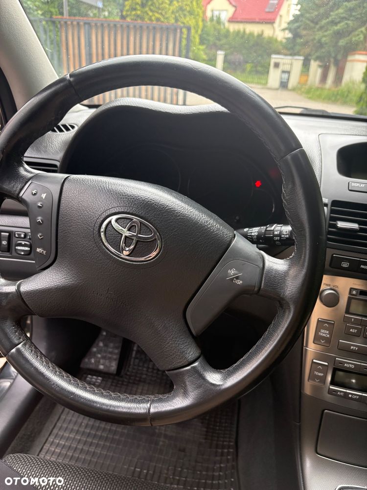 Toyota Avensis 1.8 VVT-i Terra - 11