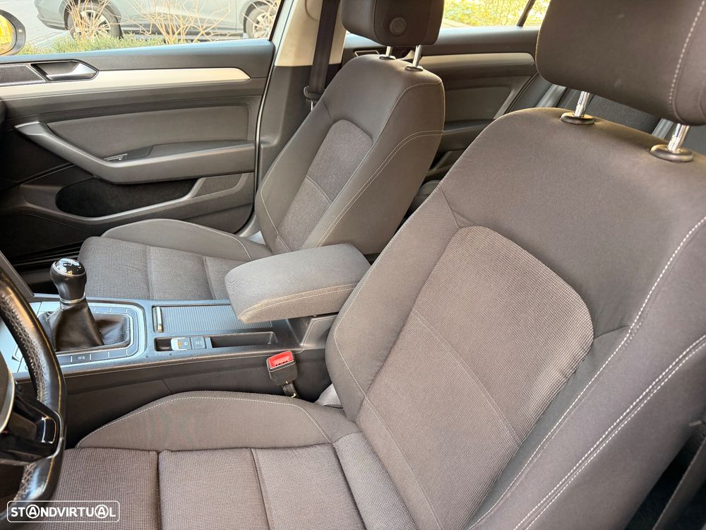 VW Passat Variant 2.0 TDi Confortline - 20