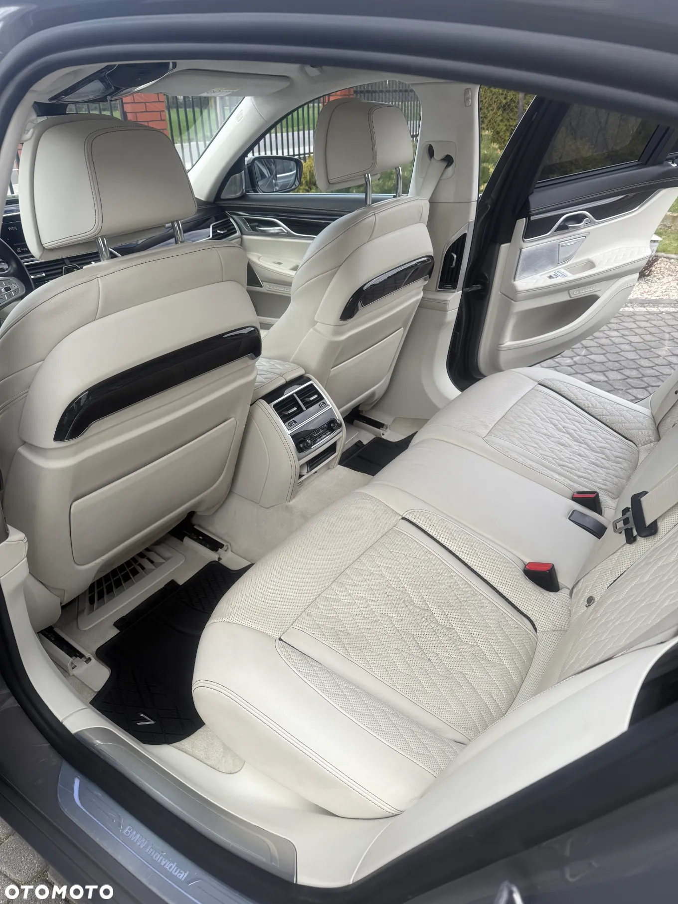 BMW Seria 7 750i xDrive - 13