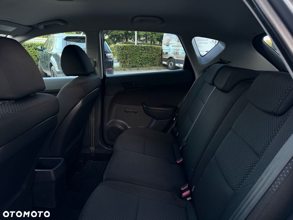 Hyundai i30 1.4 FIFA WM Edition - 17