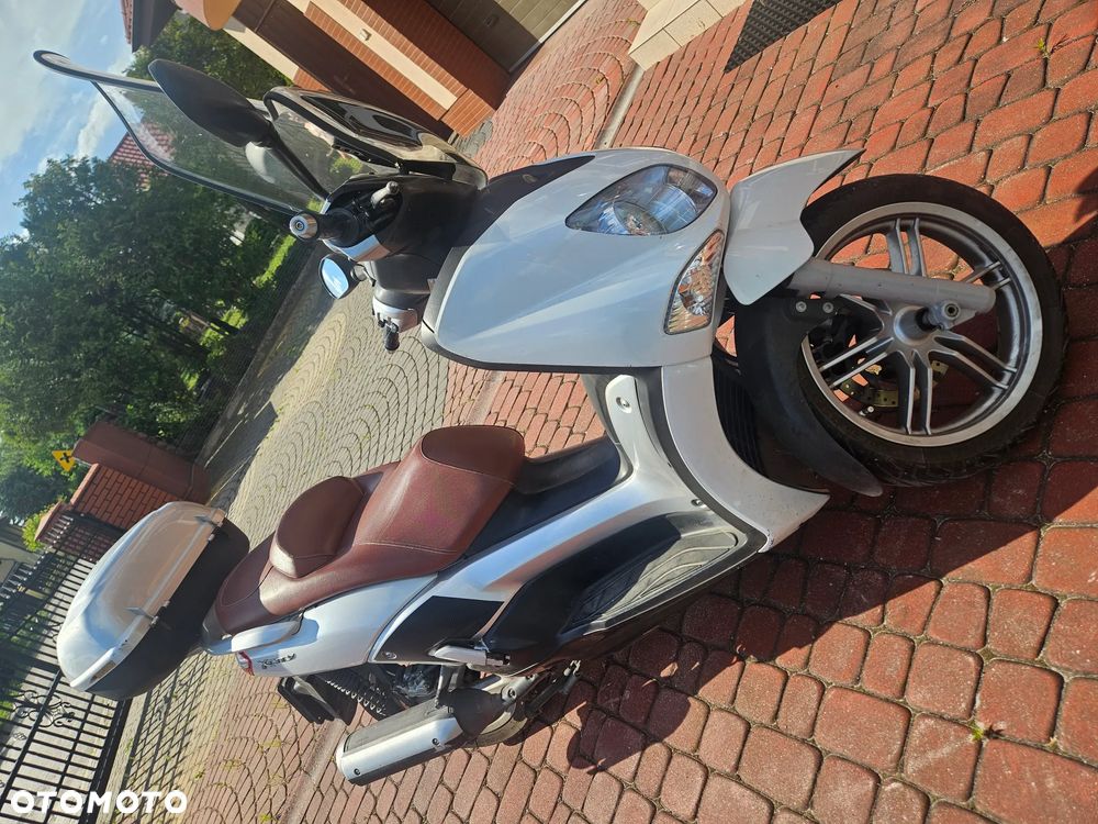 Yamaha X-max - 4