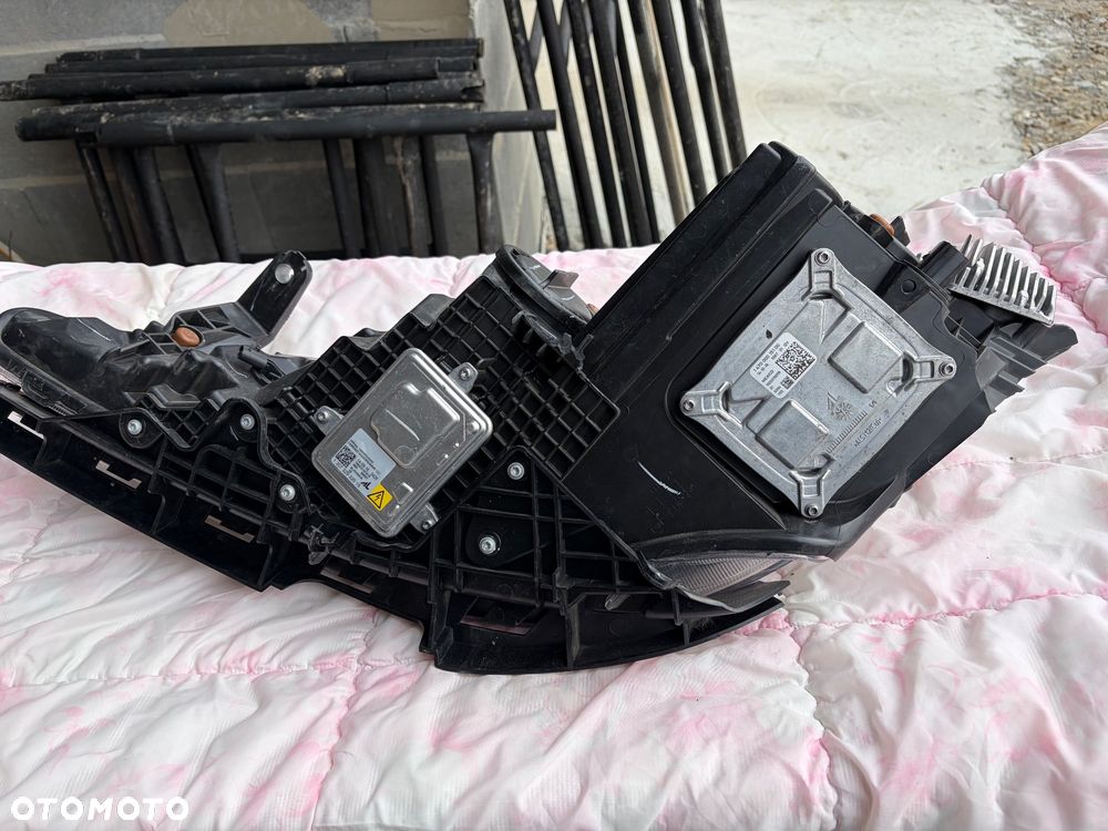 Lampa prawa Chrysler Pacyfica Limited xenon uszkodzona - 5