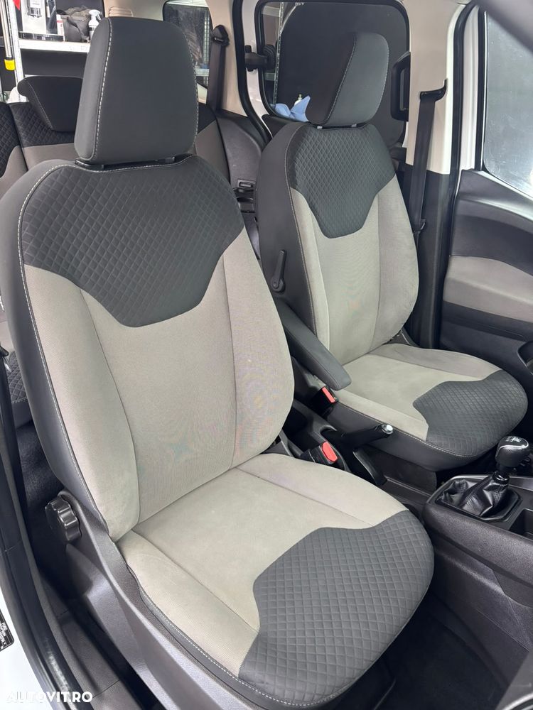 Ford Tourneo Courier 1.5 TDCi Trend - 6