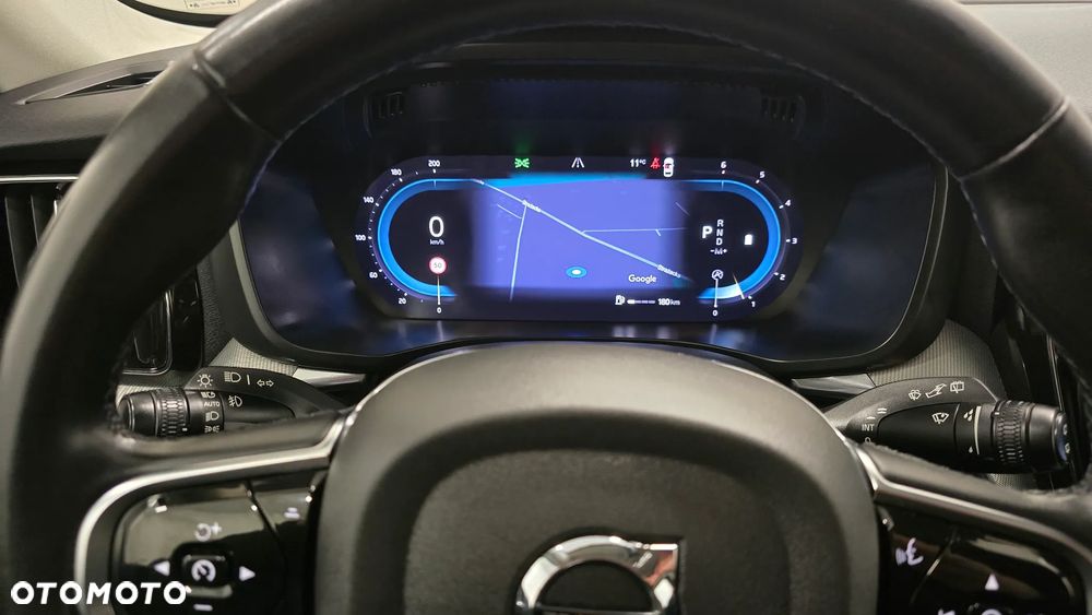 Volvo XC 60 B4 D Plus Dark - 24