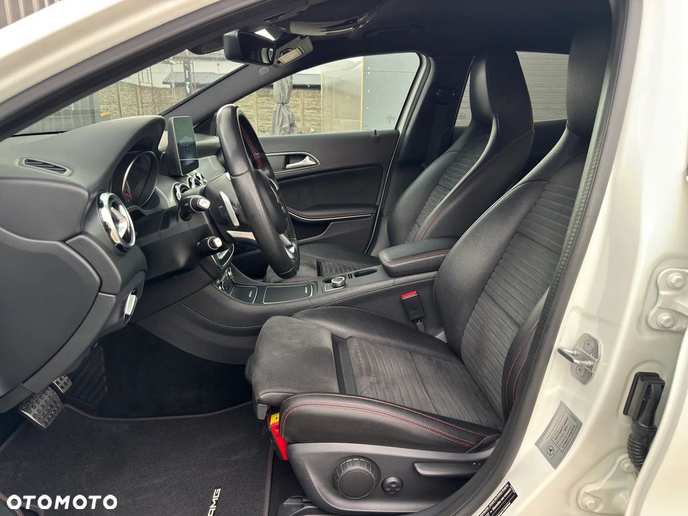 Mercedes-Benz GLA 220 4-Matic AMG Line - 16
