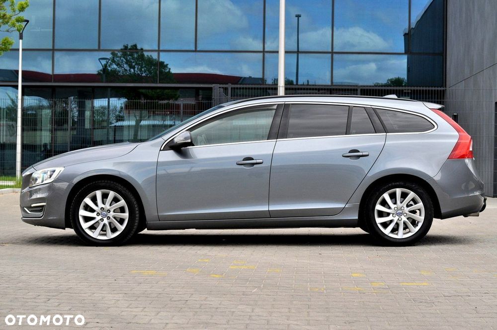 Volvo V60 D2 Momentum - 12