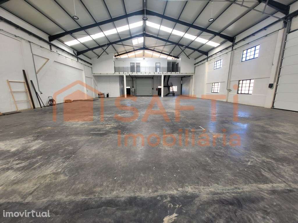 Armazém Centro Logístico Cerâmica Central do Algoz - Grande imagem: 2/19