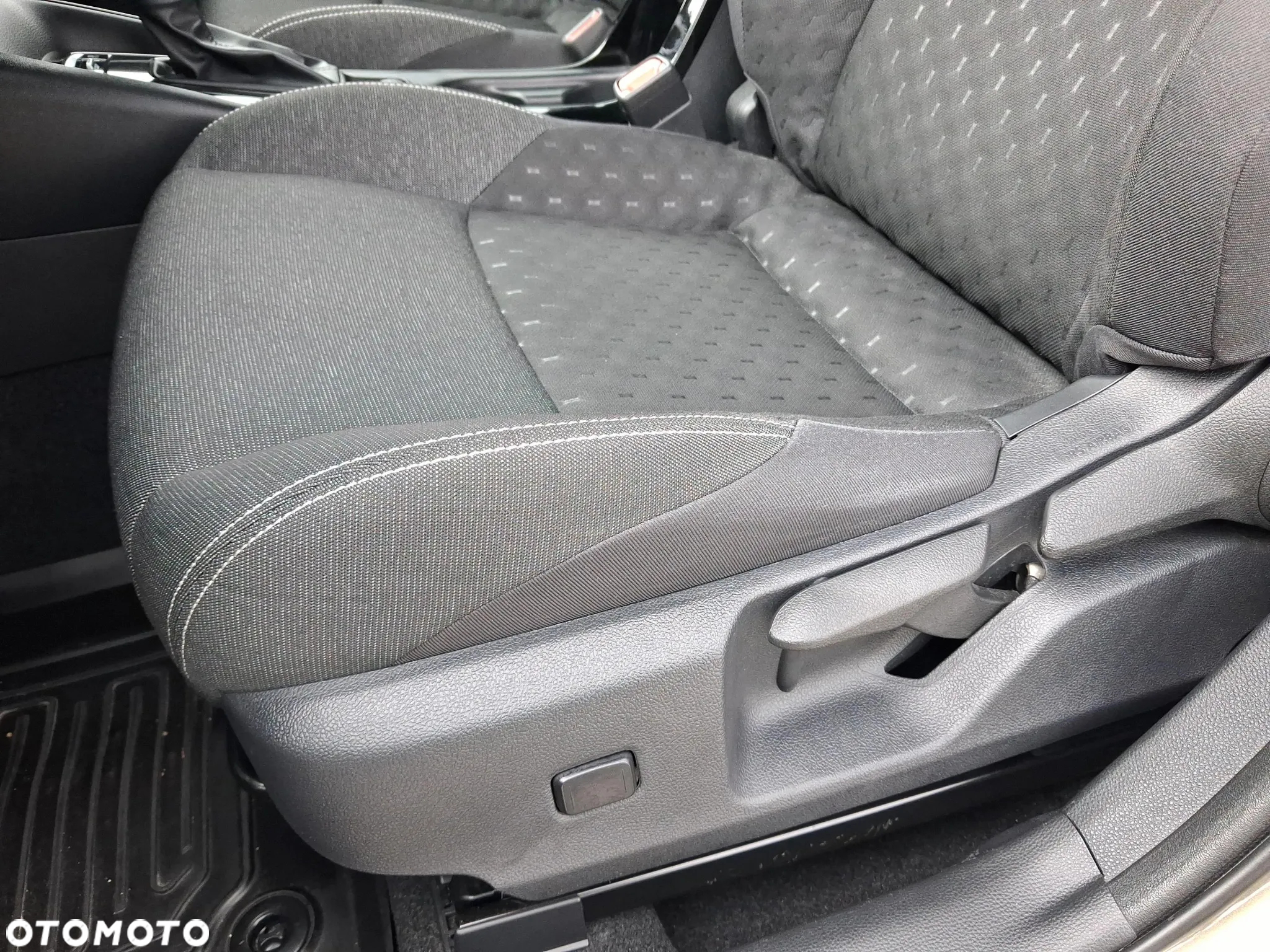 Toyota Corolla 1.8 Hybrid Comfort - 12
