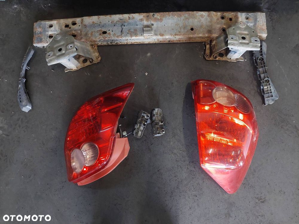 KOMPLETNY TYŁ KLAPA ZDERZAK LAMPY TOYOTA AURIS I HB 5D 8T8 ID: 236465 - 2
