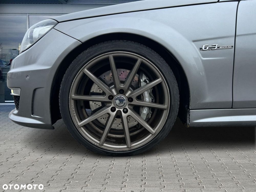 Mercedes-Benz Klasa C 63 AMG - 22