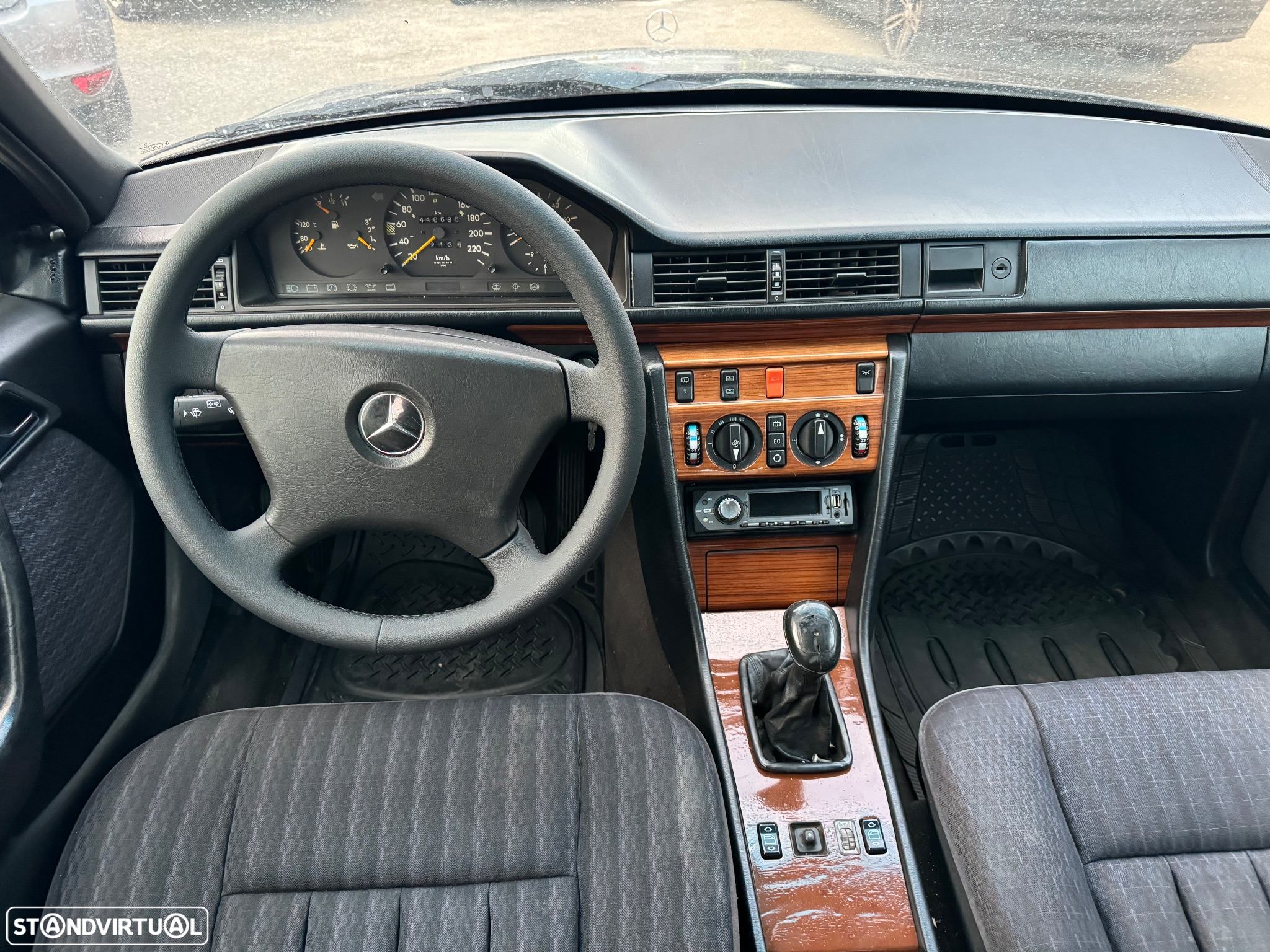 Mercedes-Benz 250 D Turbo - 16