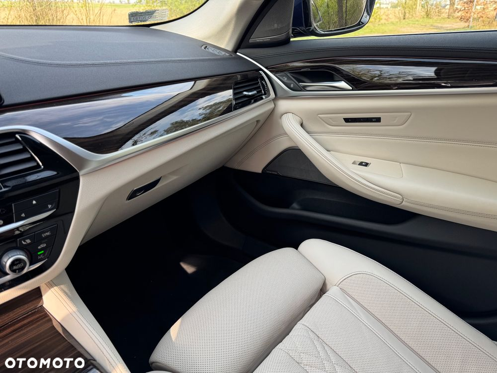 BMW Seria 5 530i xDrive Luxury Line - 21