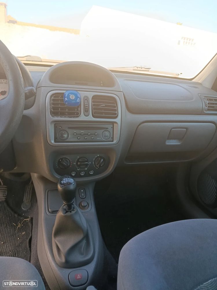 Renault Clio - 8
