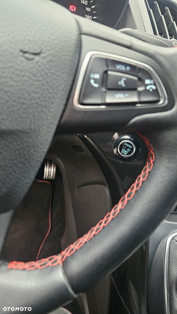 Ford Kuga 2.0 TDCi 2x4 ST-Line - 35