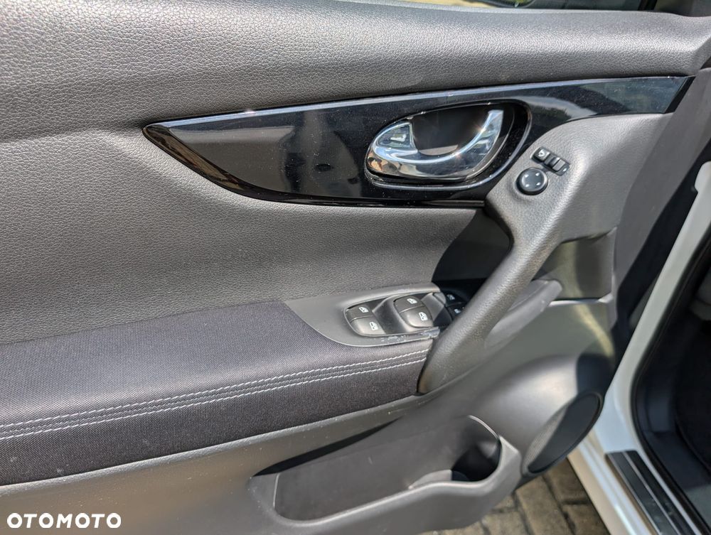 Nissan Qashqai 1.3 DIG-T N-Connecta - 13