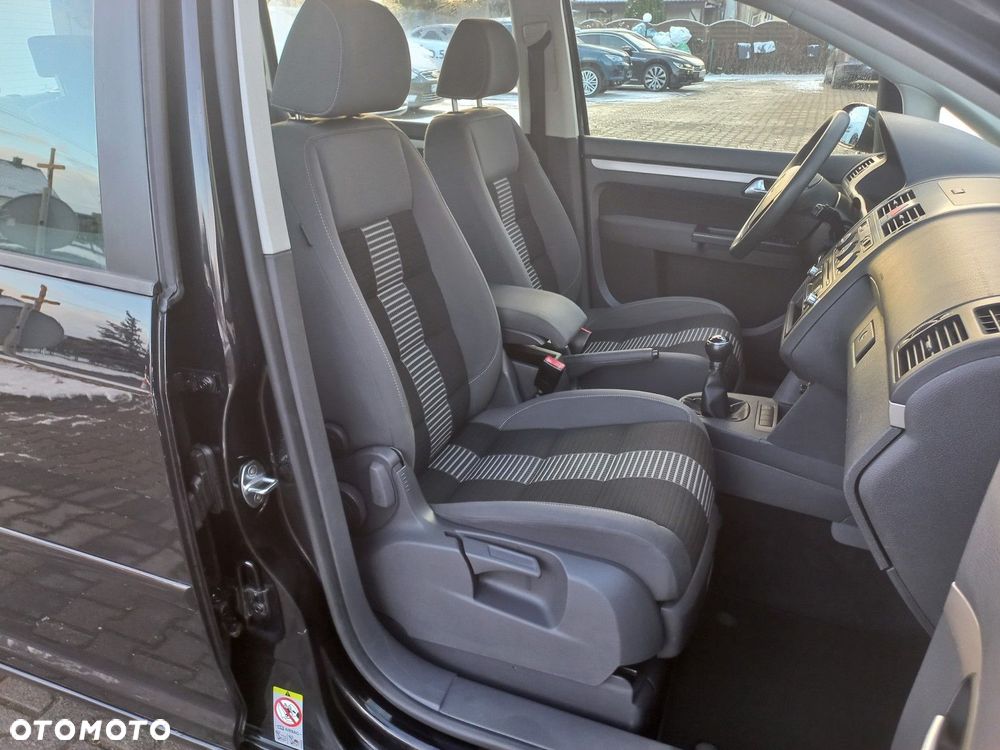 Volkswagen Touran - 19