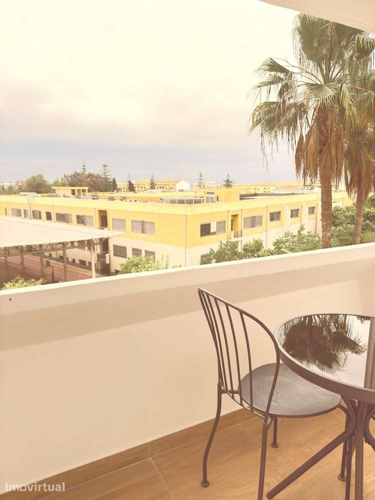 Apartamento T1 totalmente renovado localizado na Av. 5 de Outubro Faro - Grande imagem: 2/9