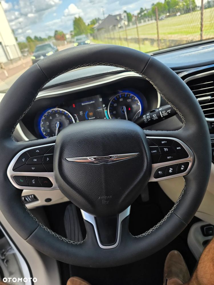 Chrysler Pacifica - 20