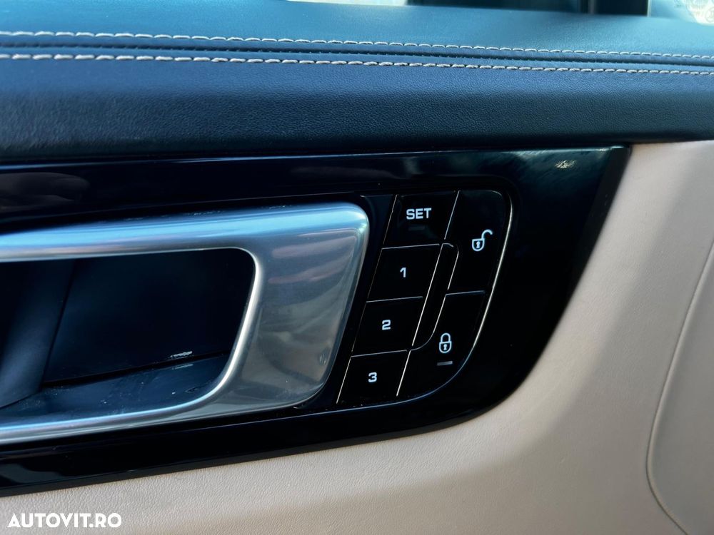 Porsche Cayenne - 15