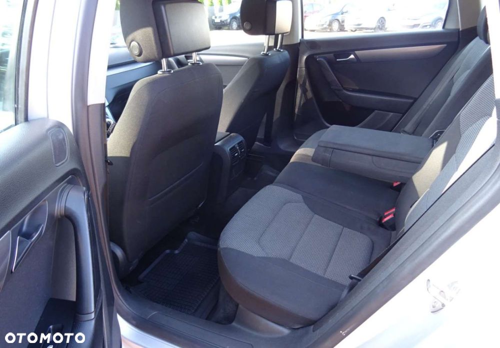 Volkswagen Passat - 13