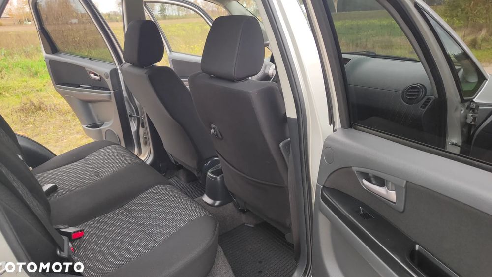 Suzuki SX4 1.6 GS / Premium - 18