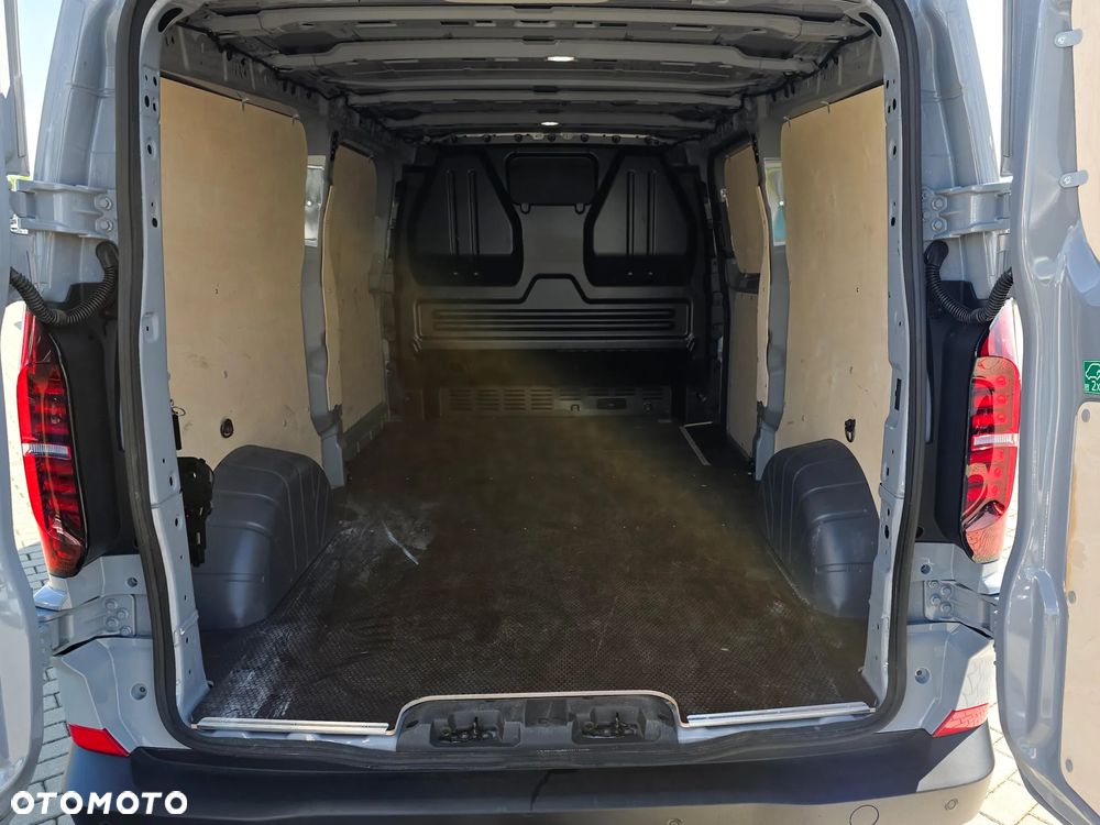 Volkswagen Transporter - 11