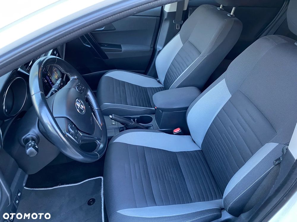 Toyota Auris Hybrid 135 Premium - 6