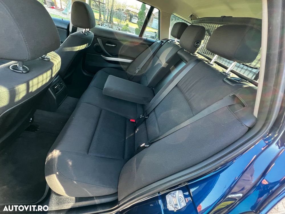 BMW Seria 3 320d DPF Touring - 26