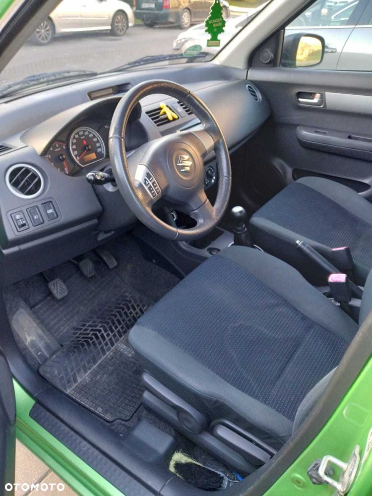 Suzuki Swift - 4