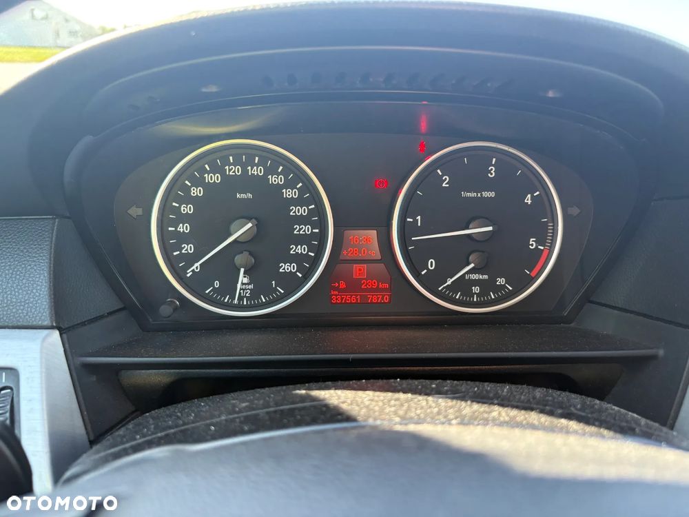 BMW Seria 5 525d - 7