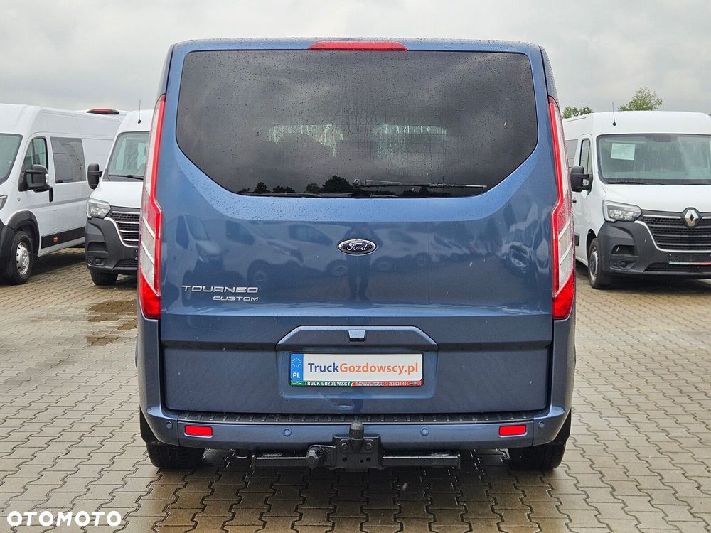Ford Tourneo Custom - 13