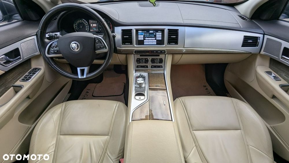Jaguar XF 2.2 D Luxury - 23