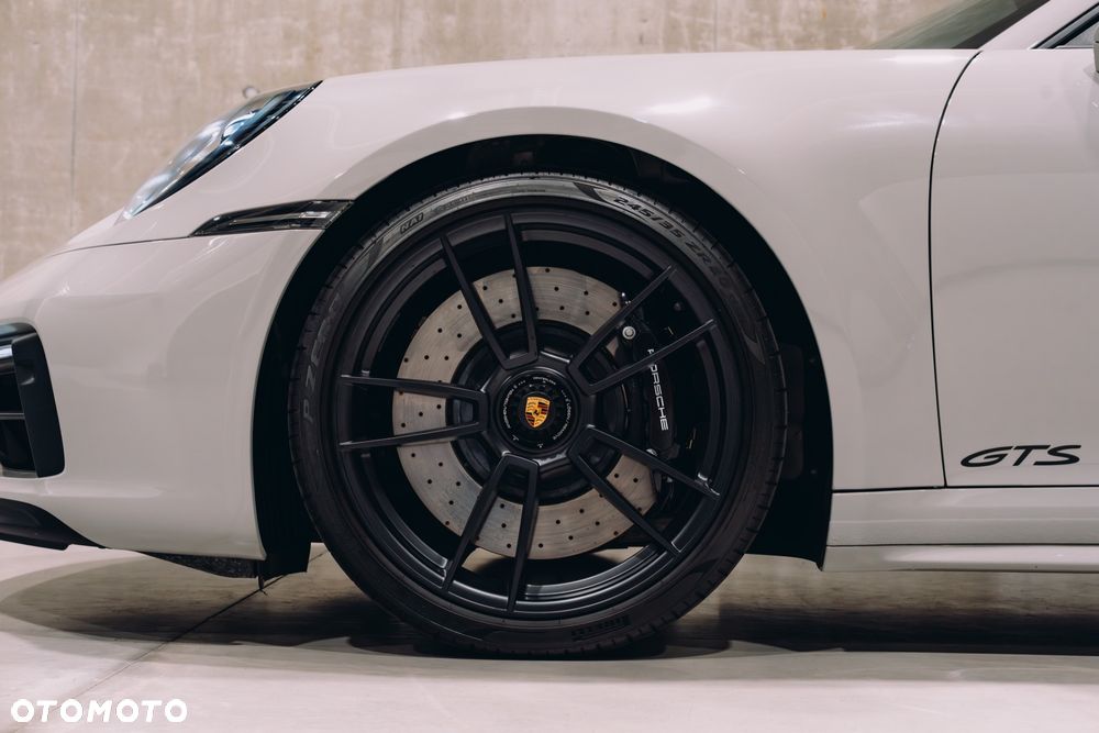 Porsche 911 Carrera 4 GTS - 14