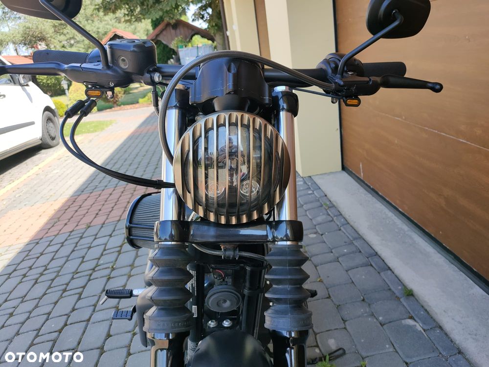 Harley-Davidson Sportster Iron 883 - 25