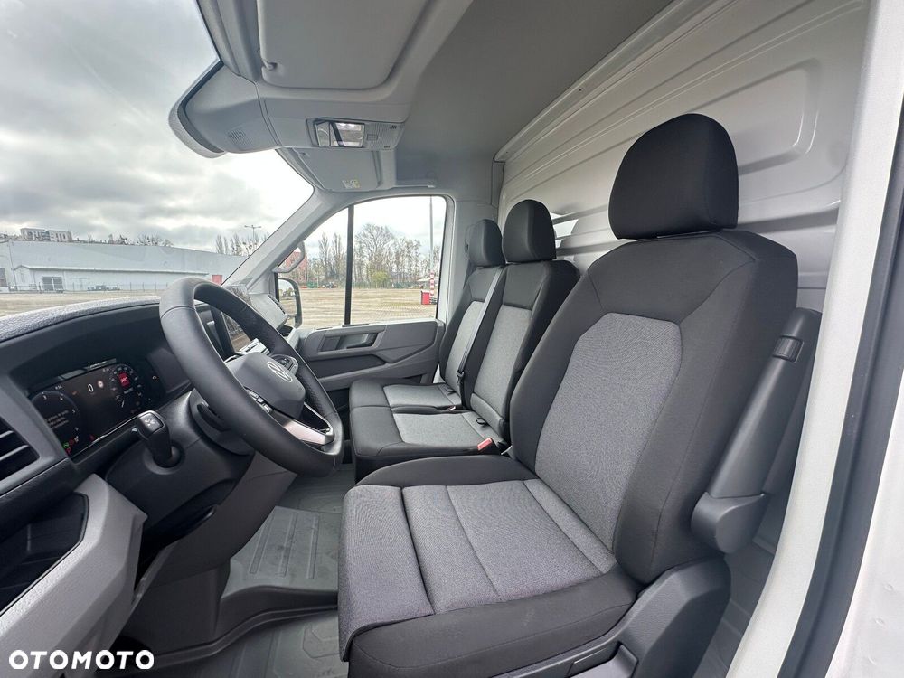 Volkswagen Crafter Crafter 35 Podwozie z pojedynczą kabiną silnik: 2,0 l EURO VI SCR 163 KM / skrzynia biegów: Przedni napęd automatyczna 8-biegowa rozstaw osi: 4490 mm - 8