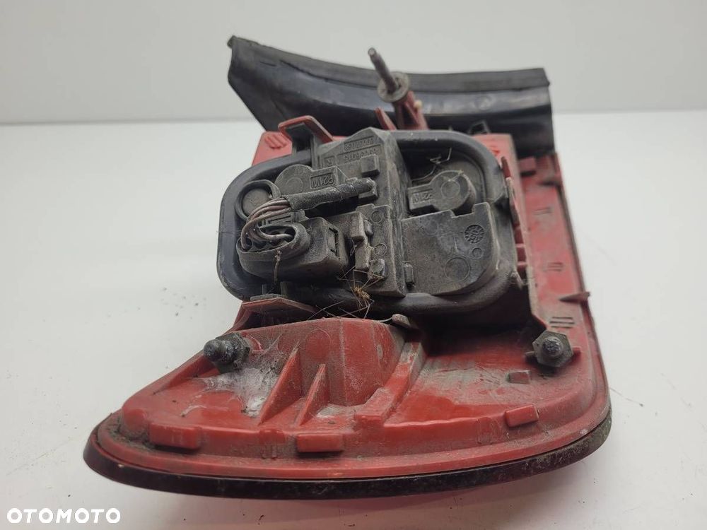 LAMPA TYŁ TYLNA PRAWA W BŁOTNIK AUDI A6 C6 KOMBI LIFT EU - 8