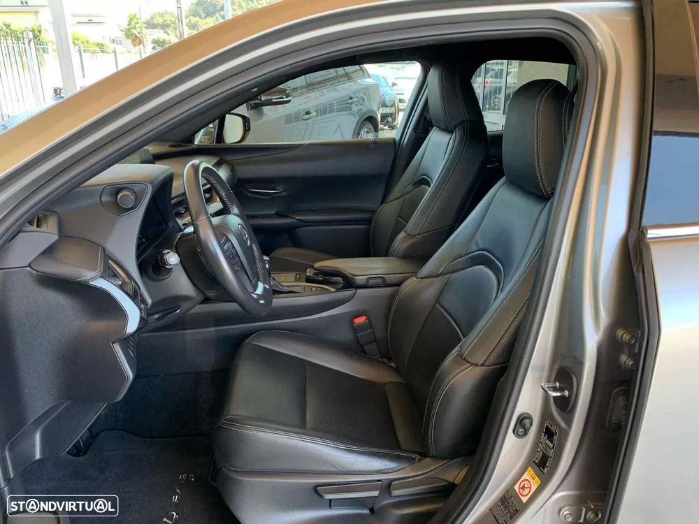 Lexus UX 250h Executive+ - 28