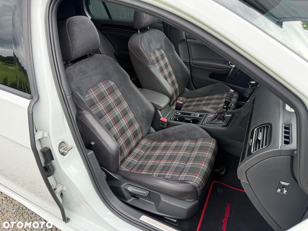 Volkswagen Golf GTI Performance BlueMotion Technology DSG - 32