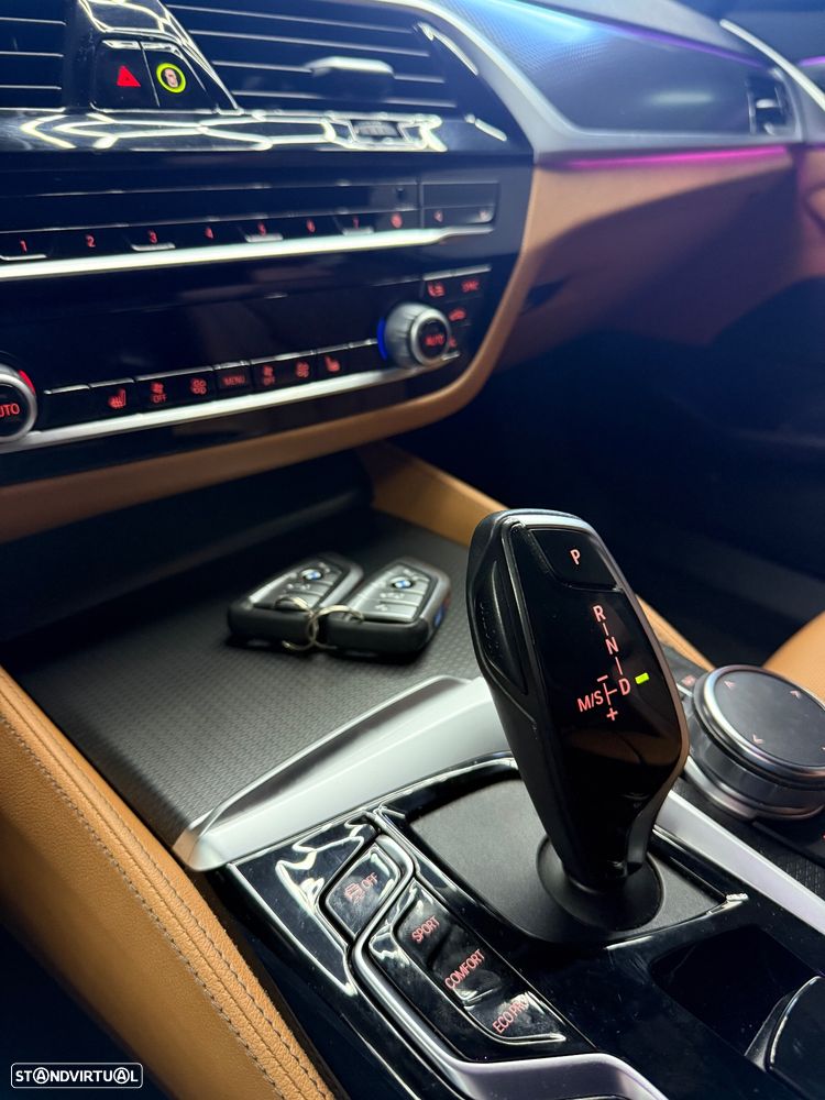 BMW 520 d xDrive Pack Desportivo M Pro - 38