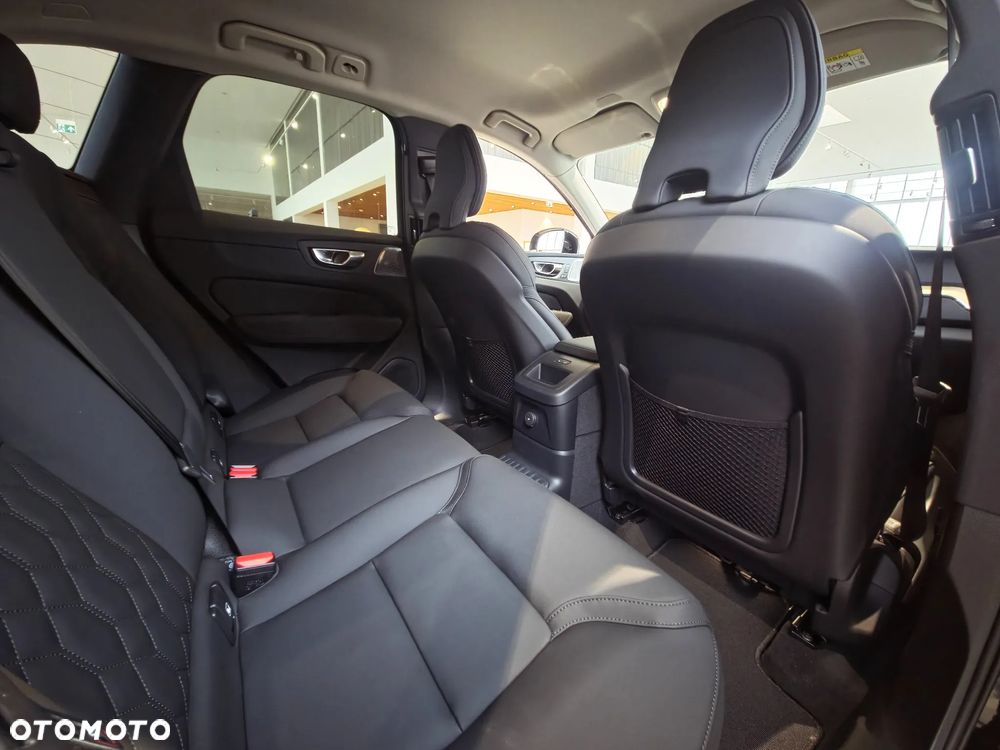 Volvo XC 60 T8 Plug-In Hybrid AWD Plus Dark - 17