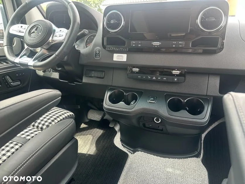 Mercedes-Benz Sprinter 907 - 14