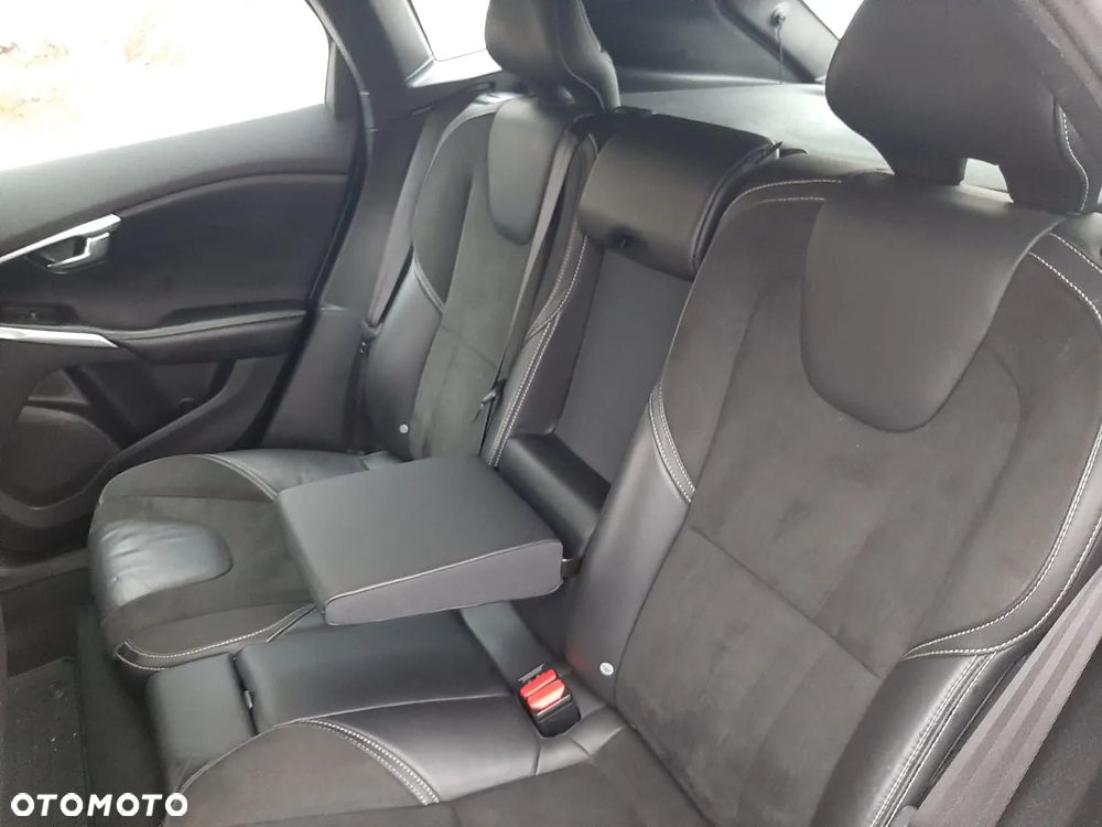 Volvo V40 D3 Geartronic RDesign - 16