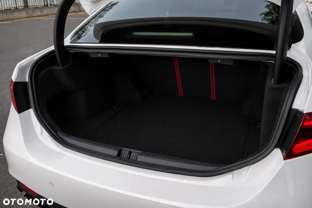 Alfa Romeo Giulia 2.0 Turbo 16V AT8-Q4 Ti - 19