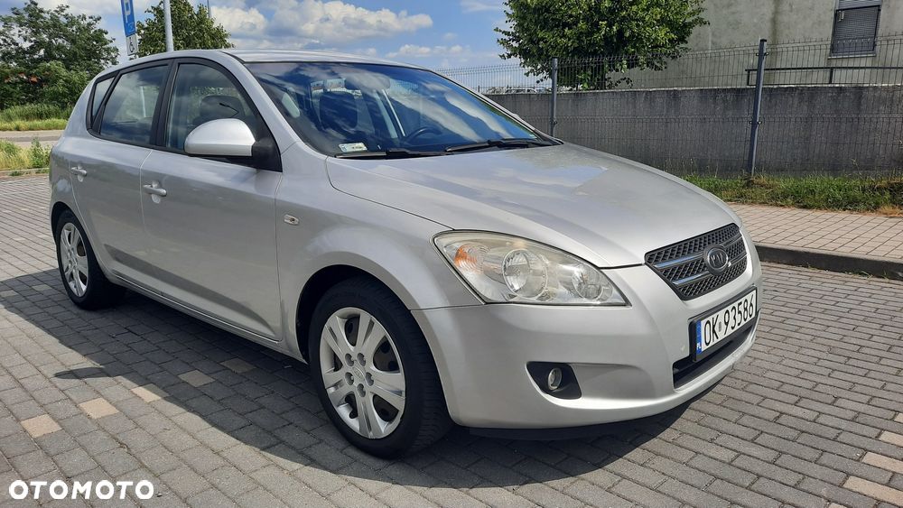 Kia Ceed - 4