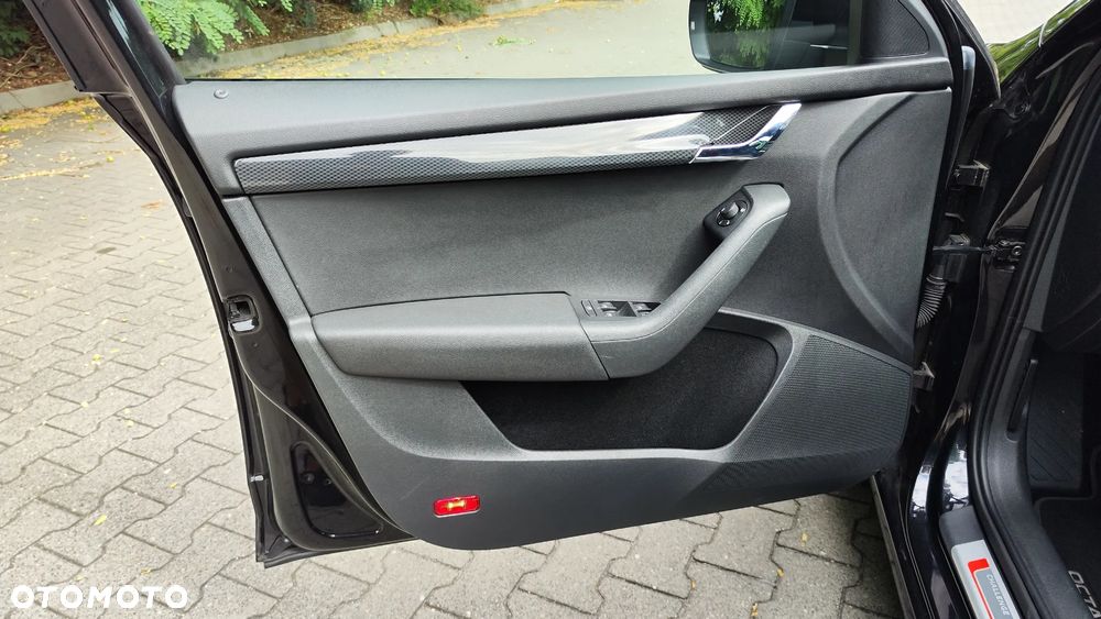 Skoda Octavia 2.0 TDI DSG RS - 21