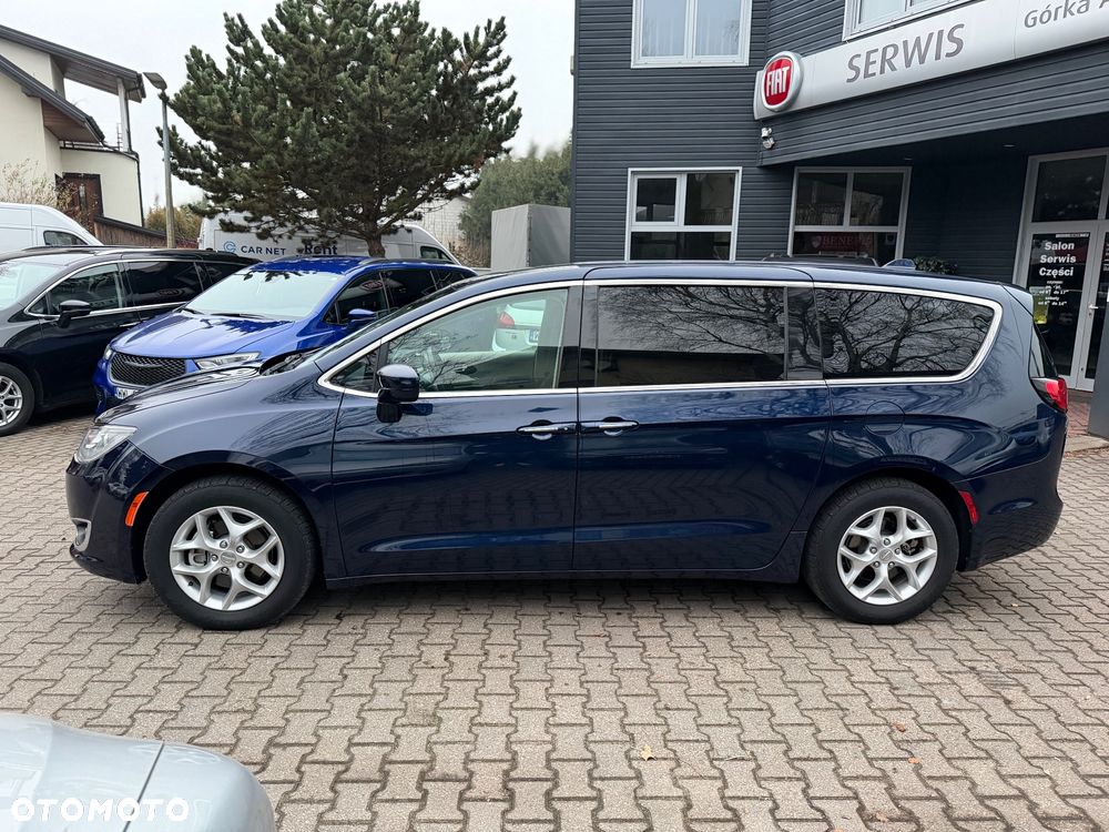 Chrysler Pacifica - 2
