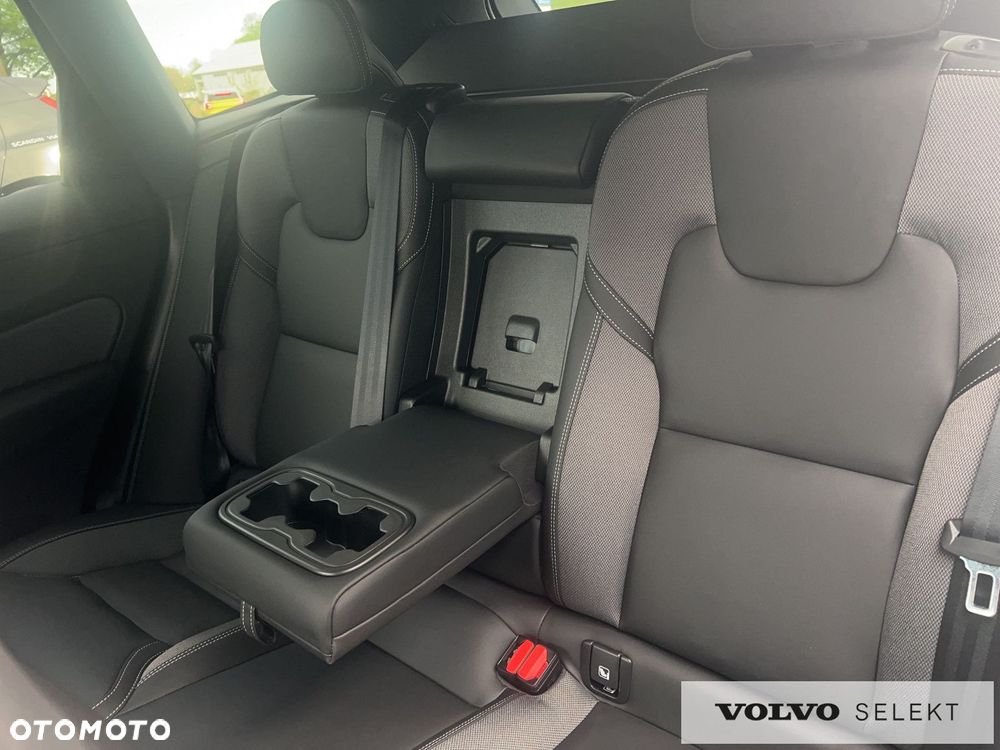 Volvo XC 60 B5 B AWD Plus Black Edition - 15