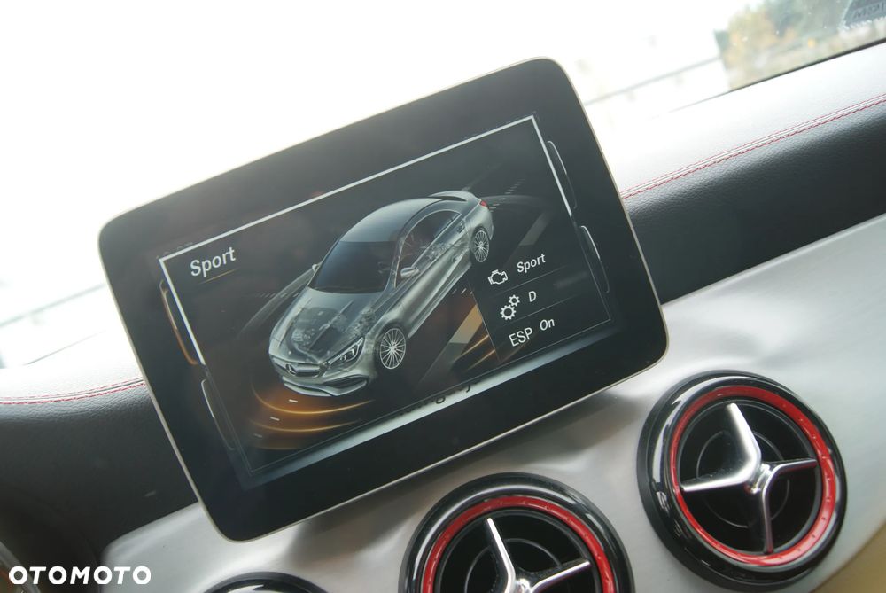 Mercedes-Benz CLA - 32